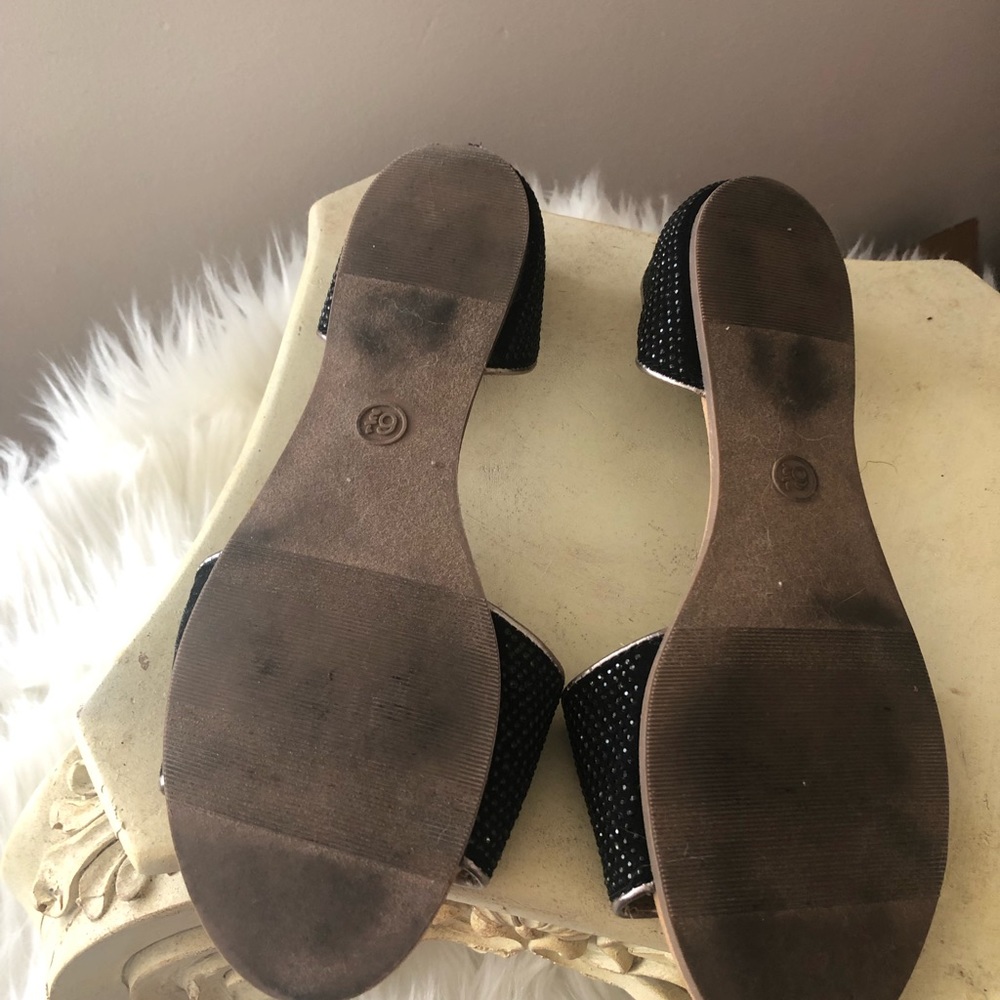 Open toe flats - Picture 3 of 3